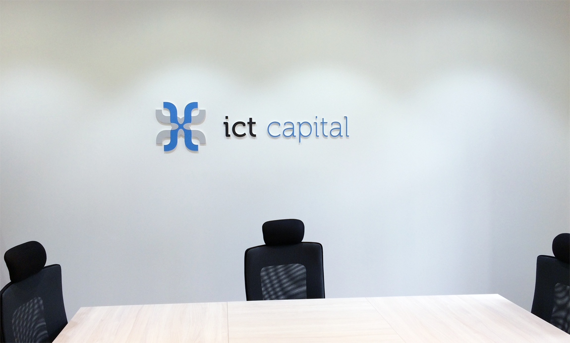 3D plastické logo ICT